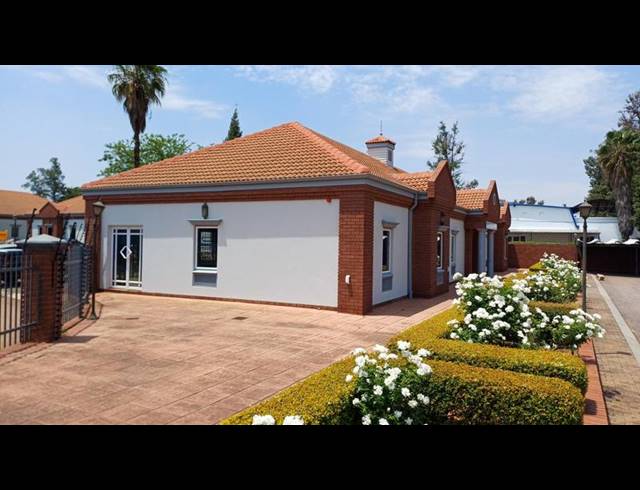 BUSINESS FOR SALE IN DIE HOEWES